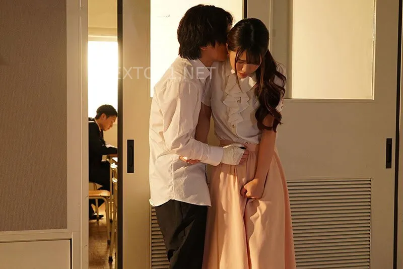 Học trò cá biệt tống tình cô giáo khi ông xã cô ấy tương tác cậu ta